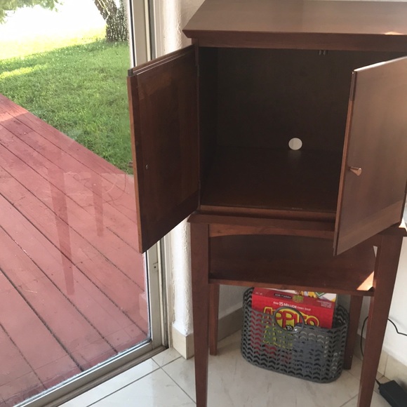 Ethan Allen. Excellent conditions. - Picture 4 of 4